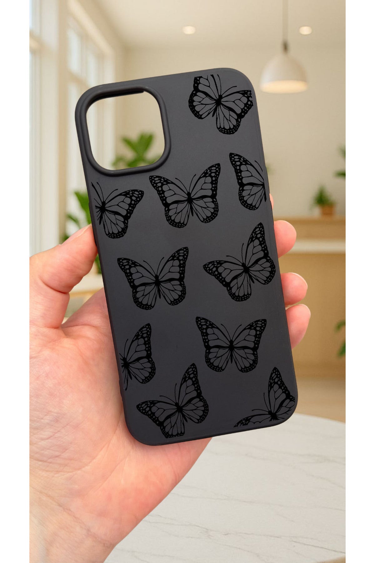 iPhone 12 ve 12 Pro Uyumlu SİYAH KELEBEK DESENLİ Silikon Darbe Emici Klasik Korumalı Rubber Kılıf
