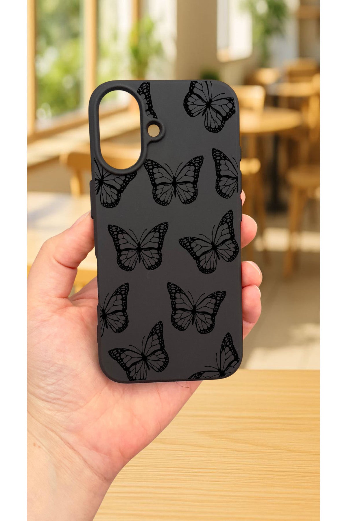 iPhone 16 -SİYAH KELEBEK DESENLİ Silikon Darbe Emici Klasik Korumalı Rubber Kılıf