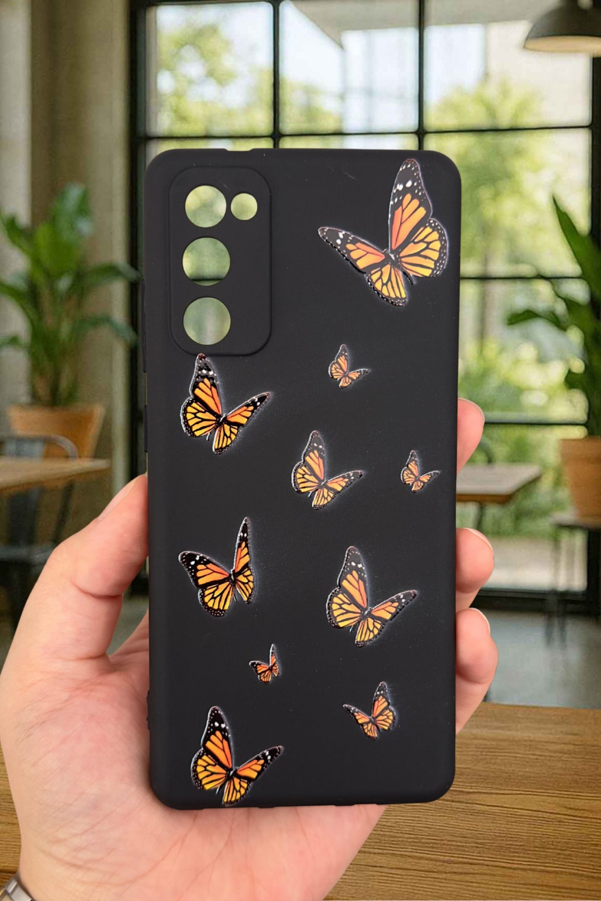 Samsung Galaxy S20 Fe - Turuncu Kelebek Desenli Silikon Darbe Emici Klasik Korumalı Rubber Kılıf