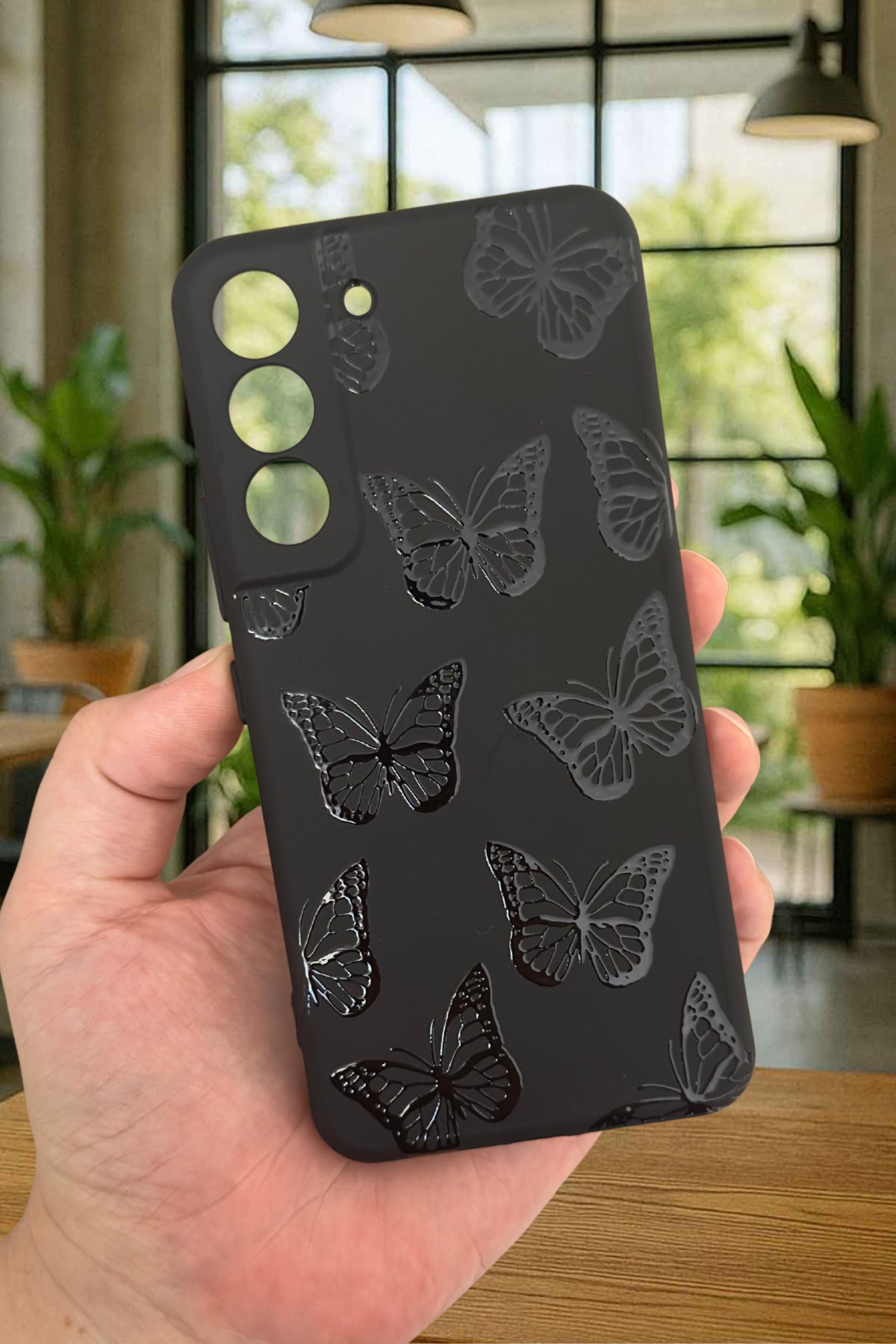 Samsung Galaxy S21 Fe - SİYAH KELEBEK DESENLİ Silikon Darbe Emici Klasik Korumalı Rubber Kılıf
