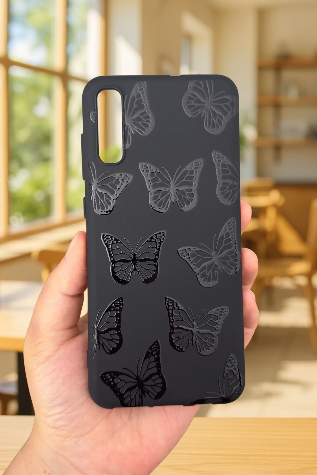Samsung Galaxy A70 Uyumlu Siyah Kelebek Desenli Silikon Darbe Emici Klasik Korumalı Rubber Kılıf