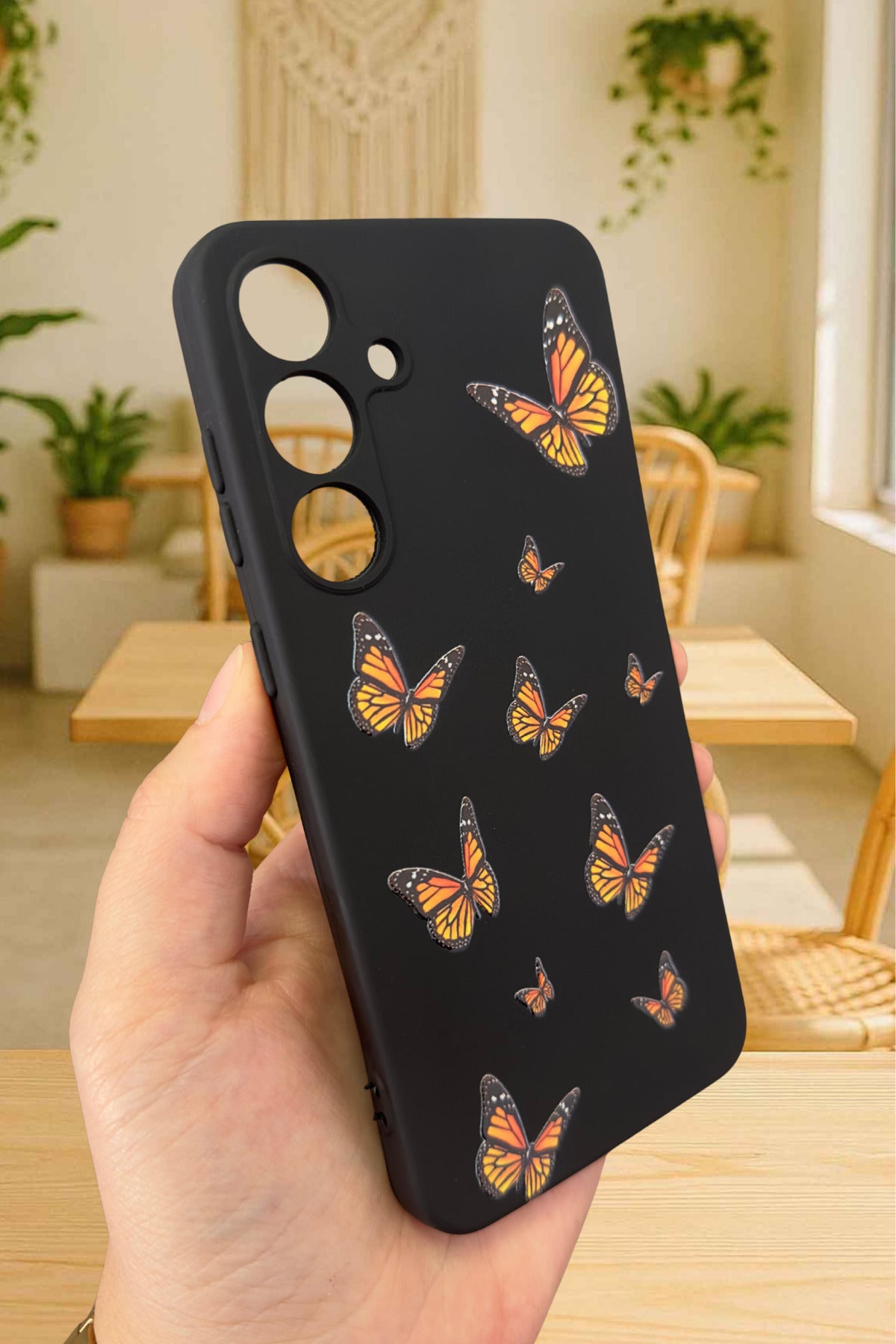 Samsung Galaxy S25 Plus- TURUNCU KELEBEK DESENLİ Silikon Darbe Emici Klasik Korumalı Rubber Kılıf