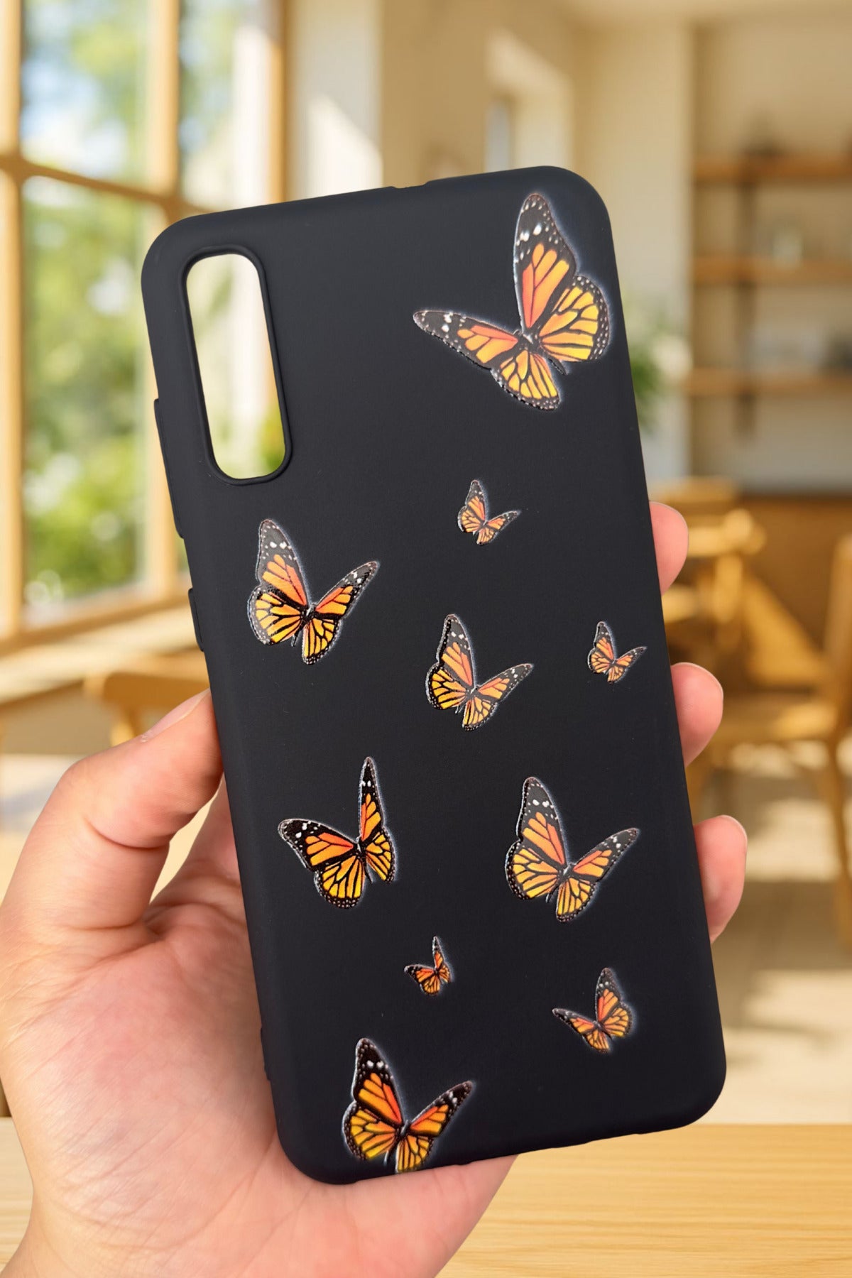 Samsung Galaxy A70 - Turuncu Kelebek Desenli Silikon Darbe Emici Klasik Korumalı Rubber Kılıf