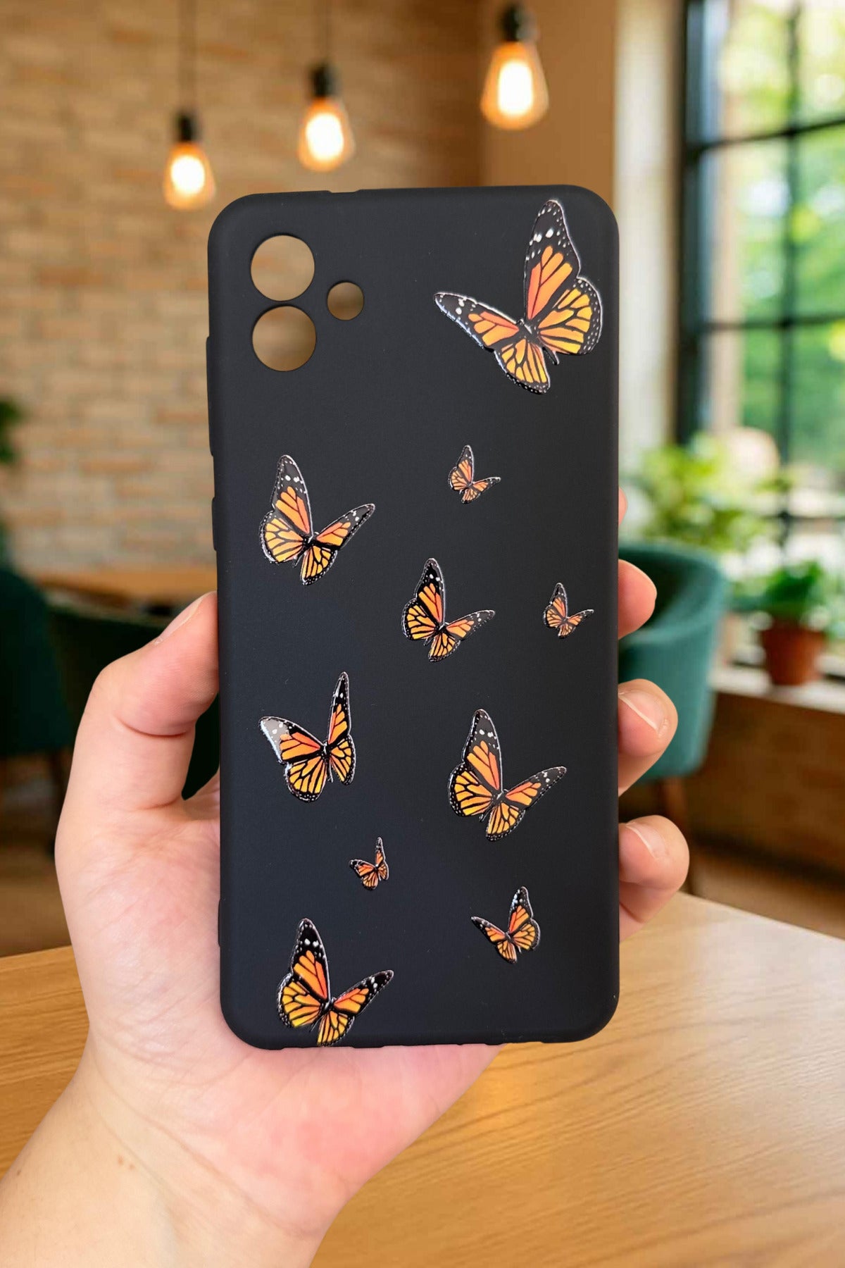 Samsung Galaxy A04 - TURUNCU KELEBEK DESENLİ Silikon Darbe Emici Klasik Korumalı Rubber Kılıf