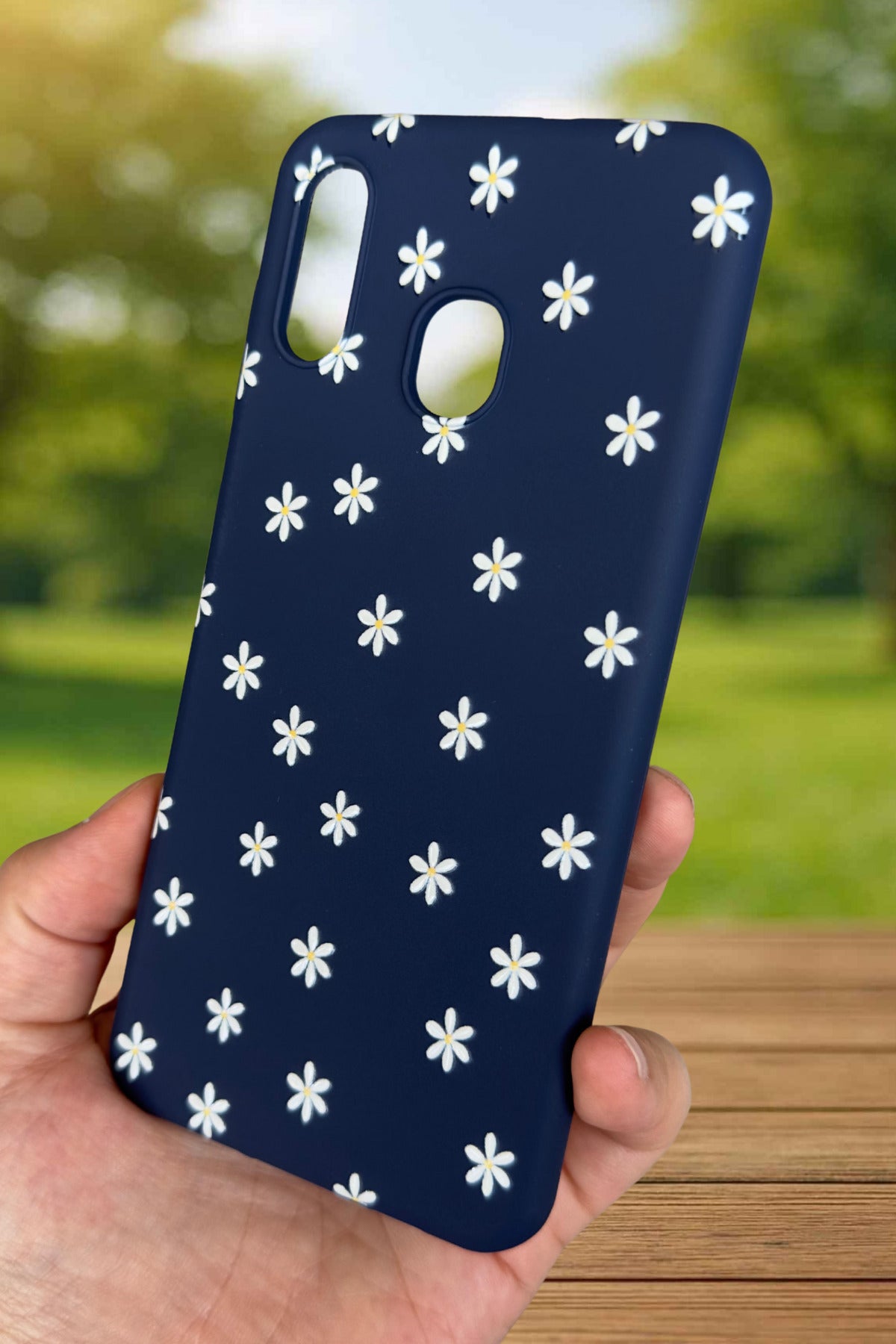 Samsung Galaxy A20 Uyumlu Mini Papatya Desenli Silikon Darbe Emici Klasik Korumalı Rubber Kılıf