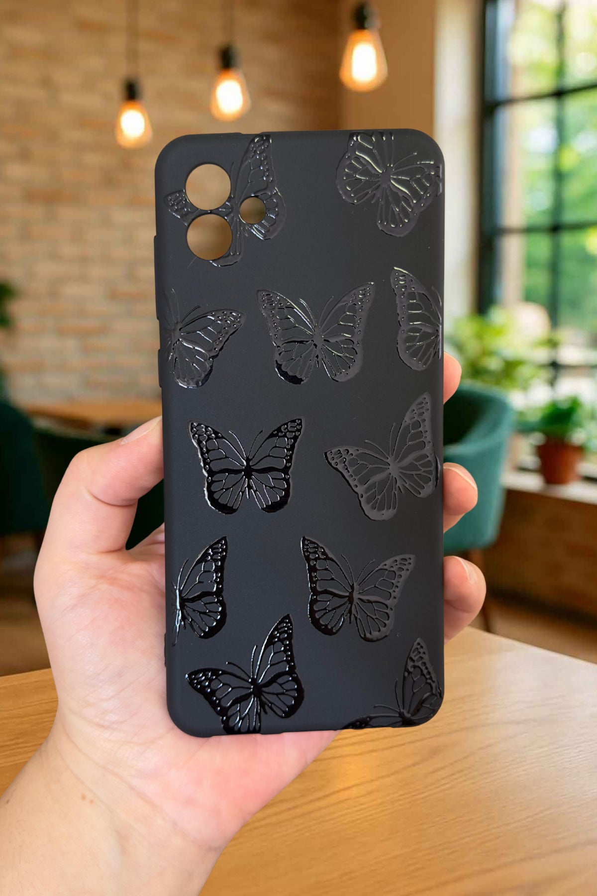 Samsung Galaxy A04 - SİYAH KELEBEK DESENLİ Silikon Darbe Emici Klasik Korumalı Rubber Kılıf