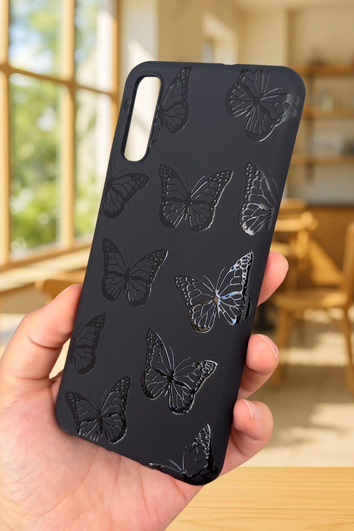 Samsung Galaxy A70 Uyumlu Siyah Kelebek Desenli Silikon Darbe Emici Klasik Korumalı Rubber Kılıf