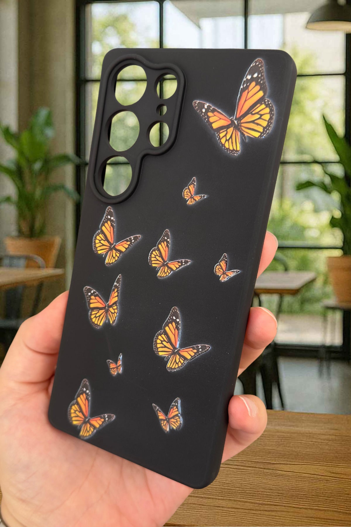 Samsung Galaxy S25 Ultra-Turuncu Kelebek Desenli Silikon Darbe Emici Klasik Korumalı Rubber Kılıf