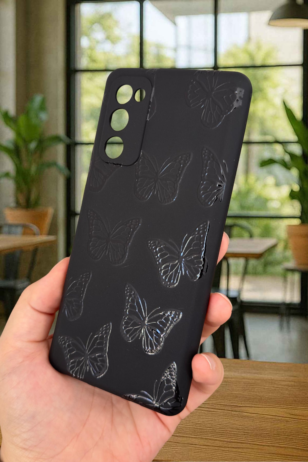Samsung Galaxy S20 Fe - Siyah Kelebek Desenli Silikon Darbe Emici Klasik Korumalı Rubber Kılıf