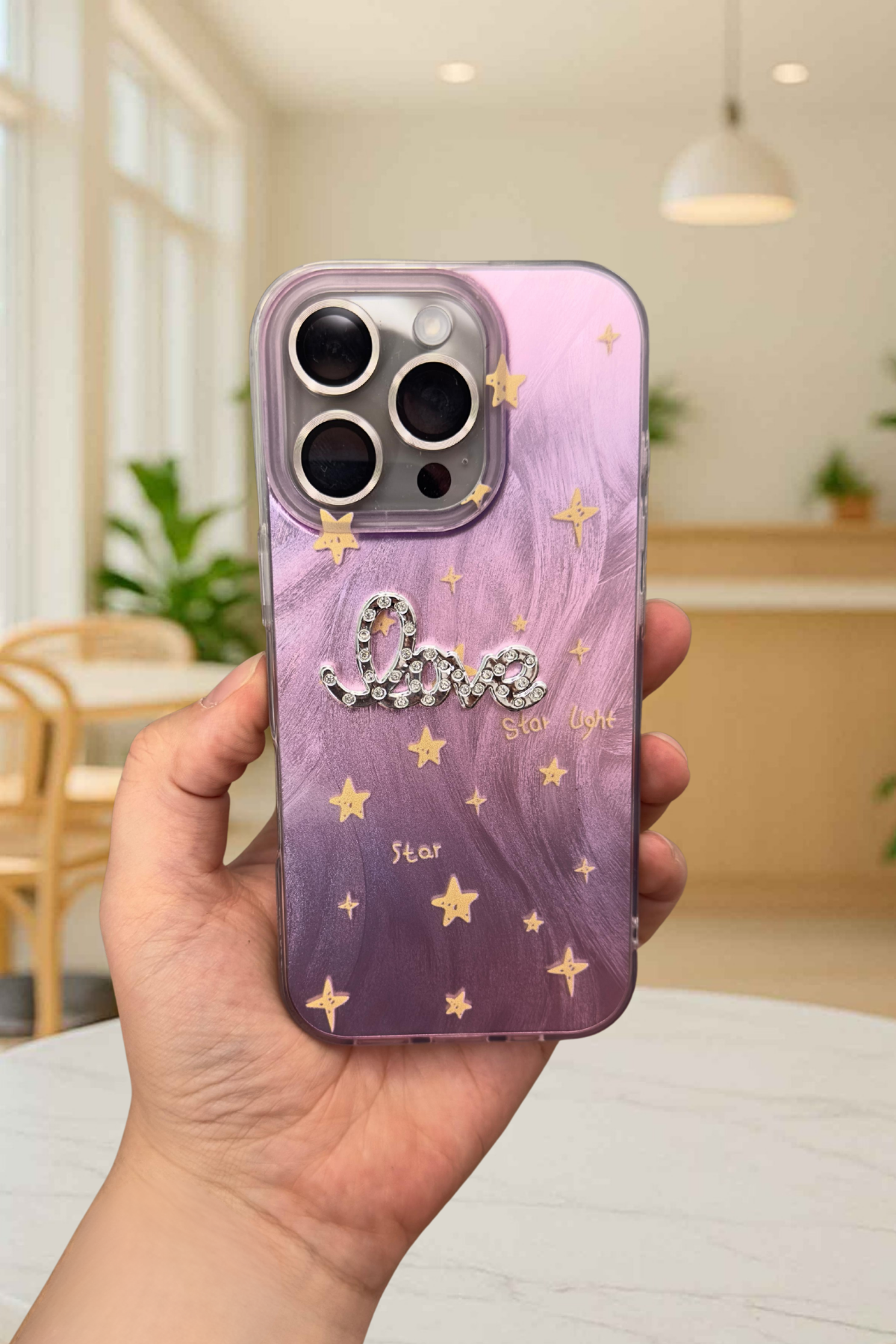 iPhone 16 Pro Parlak Taşlı “Love” Yazılı Yıldız Desenli Telefon Kılıfı – Pastel Renkli Star Love Kılıf