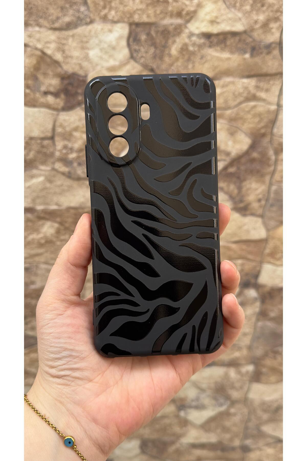 Huawei Nova Y70 Uyumlu Zebra Desenli Silikon Darbe Emici Klasik Korumalı Rubber Kılıf