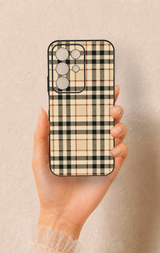 Realme C85 5G Uyumlu Karamel Siyah Ekose Desenli Silikon Kılıf