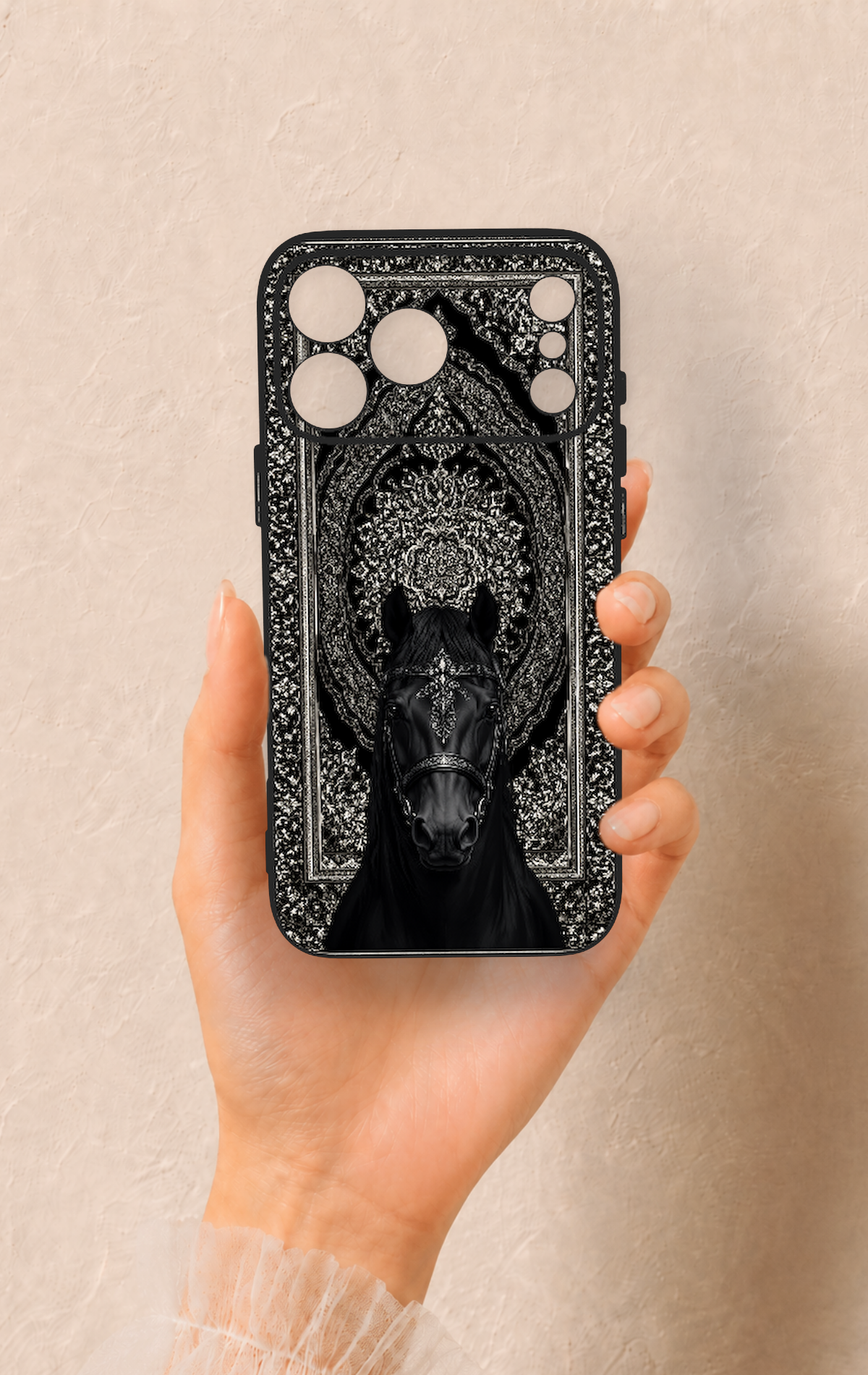 iPhone 17 Pro Max Uyumlu Etnik At Figürü Desenli Silikon Kılıf