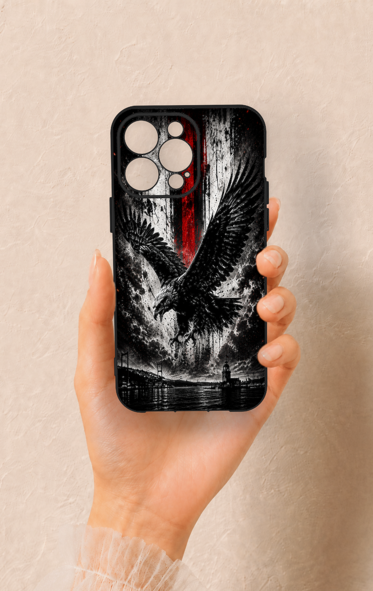 iPhone 13 Pro Max Uyumlu Kara Kartal Desenli Silikon Kılıf