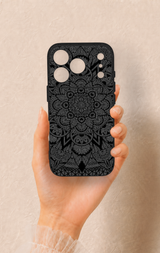 iPhone 17 Pro Uyumlu Siyah Beyaz Mandala Desenli Silikon Kılıf