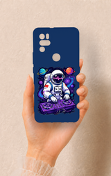 Omix X300 Uyumlu Astronot DJ Desenli Silikon Kılıf
