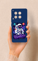 Tecno Camon 30 Uyumlu Astronot DJ Desenli Silikon Kılıf