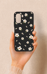 Oppo A6T Uyumlu İnci Papatya Desenli Silikon Kılıf