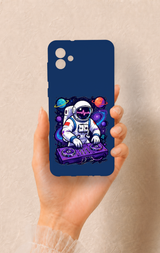Samsung A04 Uyumlu Astronot DJ Desenli Silikon Kılıf