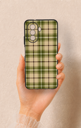 Huawei Nova Y70 Uyumlu Zeytin Yeşili Ekose Desenli Silikon Kılıf