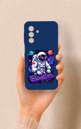 Samsung A17 Uyumlu Astronot DJ Desenli Silikon Kılıf