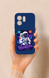 Vivo V70 5G Uyumlu Astronot DJ Desenli Silikon Kılıf