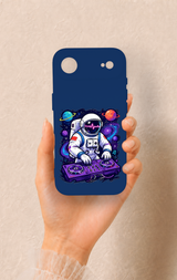 iPhone 17 Air Uyumlu Astronot DJ Desenli Silikon Kılıf