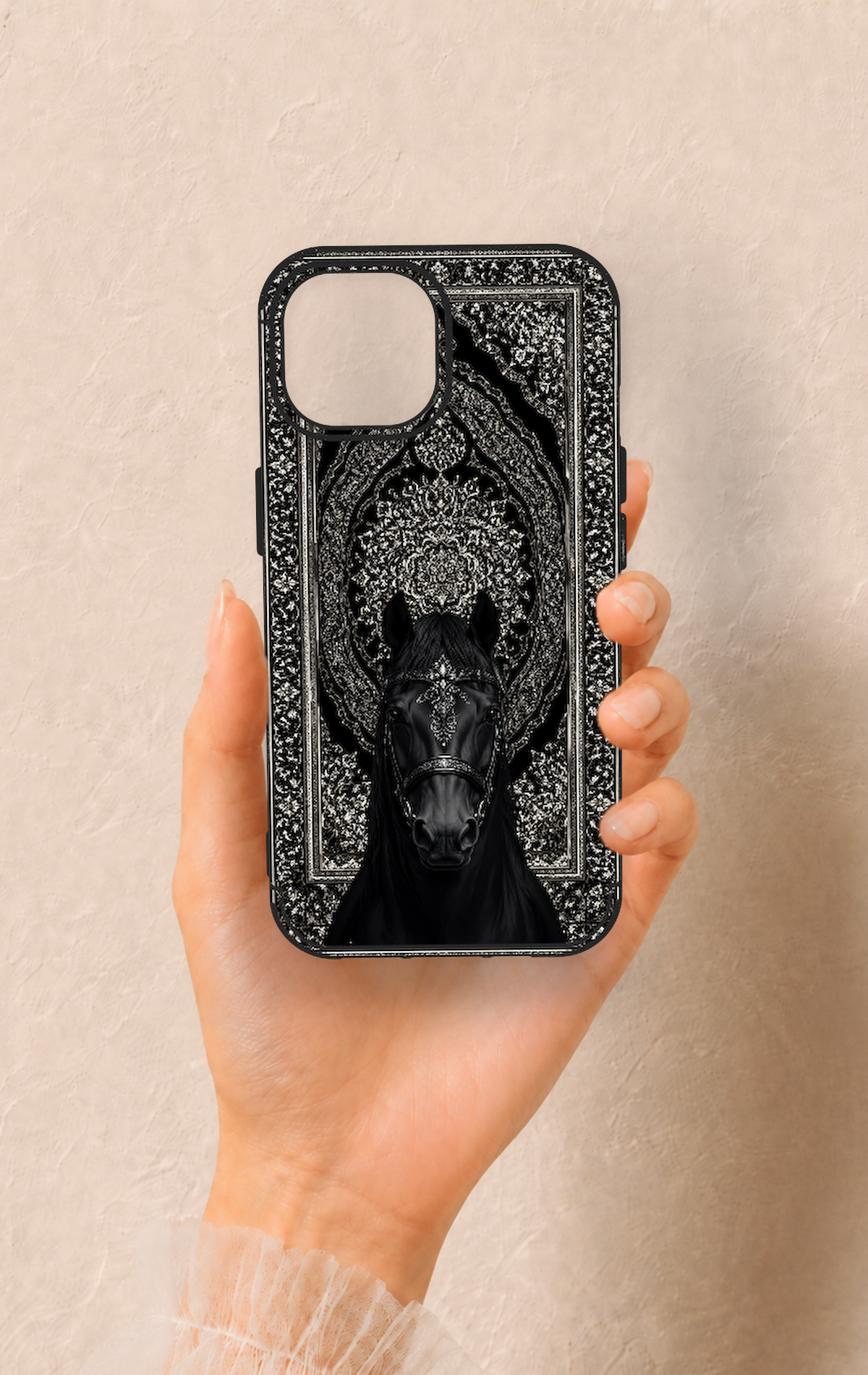iPhone 15 Uyumlu Etnik At Figürü Desenli Silikon Kılıf