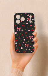 iPhone 17 Pro Max Uyumlu Papatya Kiraz Fiyonk Desenli Silikon Kılıf