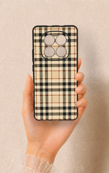 REDMİ NOTE 15 4G Uyumlu Karamel Siyah Ekose Desenli Silikon Kılıf