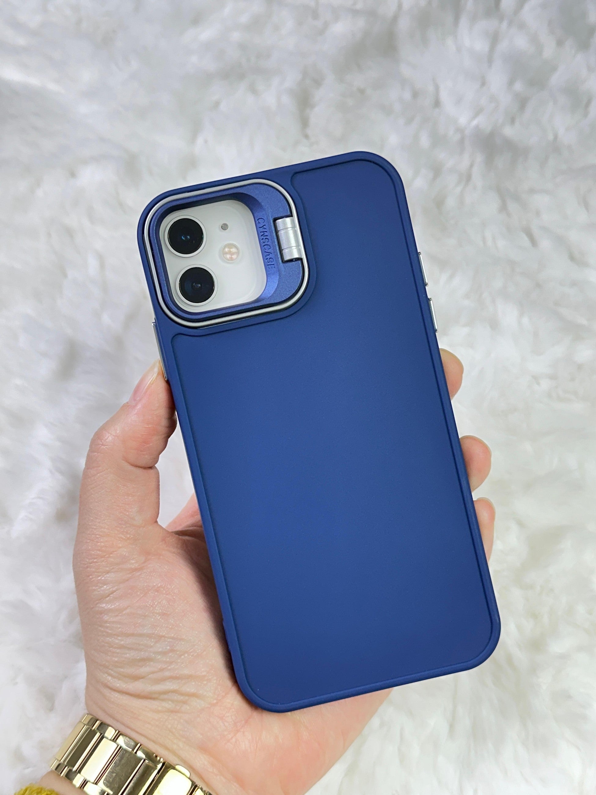 iPhone 11 ile Uyumlu Kamera Standlı Yanları Silikon Arkası Sert Lansman Süet Kılıf