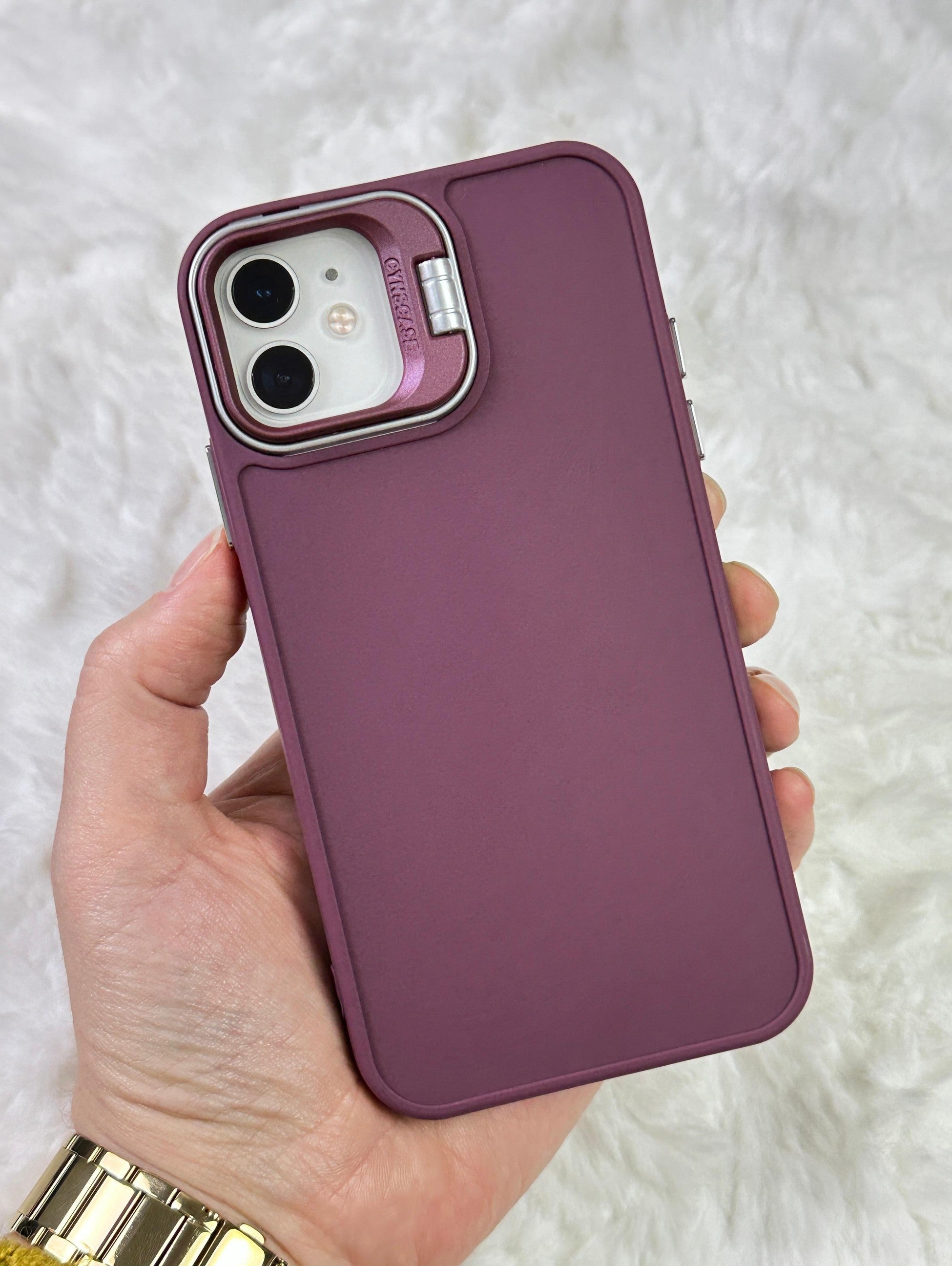iPhone 11 ile Uyumlu Kamera Standlı Yanları Silikon Arkası Sert Lansman Süet Kılıf